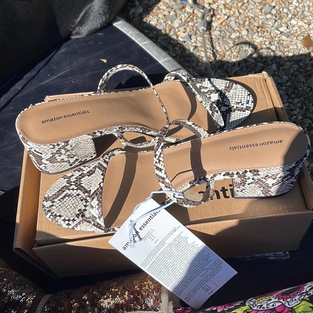 NWT Amazon Essentials snake print strappy sandals with chunky heels SIZE 12
